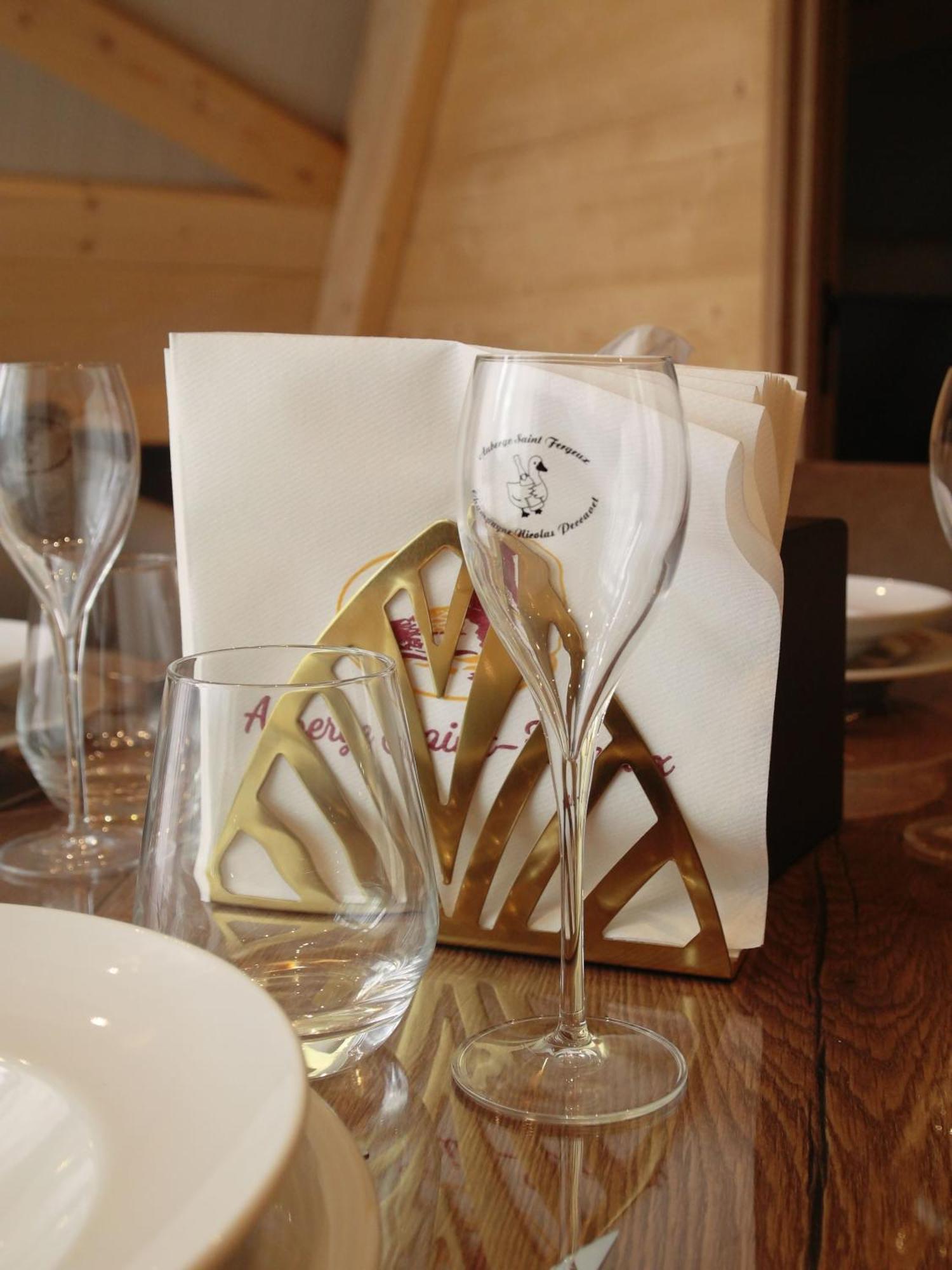 Auberge Saint Fergeux Gionges Eksteriør bilde